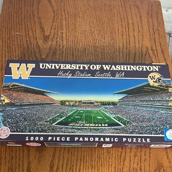 University of Washington, Husky Stadium, Seattle Washington 1000 piece puzzle - Picture 1 of 7